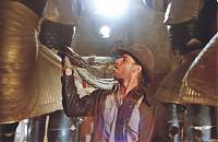 raiders-of-the-lost-ark-behind-the-scenes-v0-wnjfk0t3gaie1.jpg